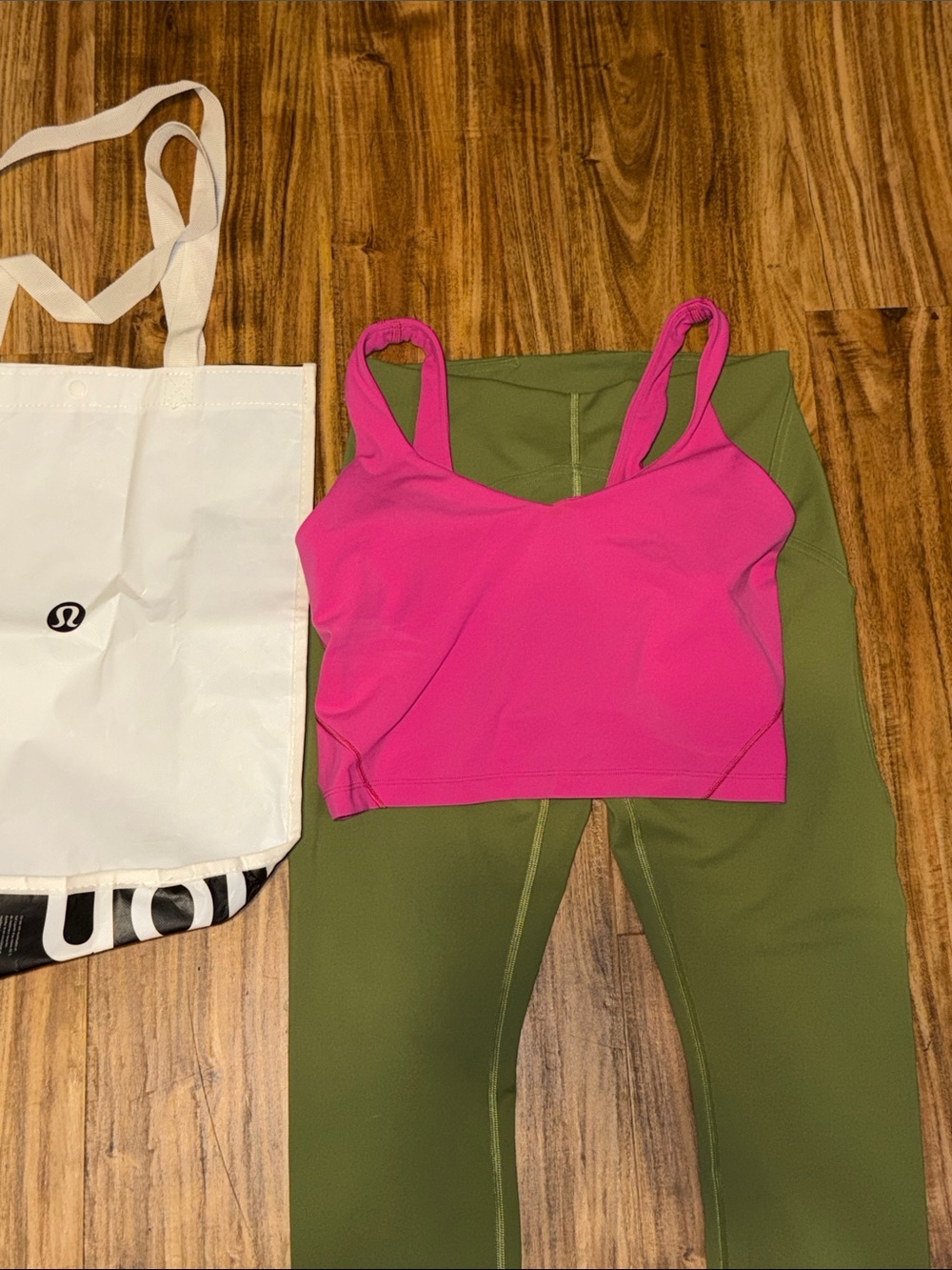 lululemon women 8 medium Align tank Top
Light Support ripened raspberry pink